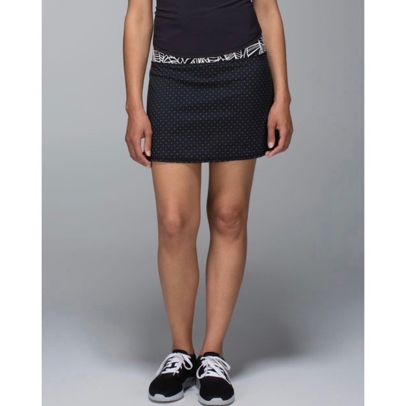 Lululemon Run: Pace Setter Black Polka Dot Skirt, Size 6 - Picture 2 of 16